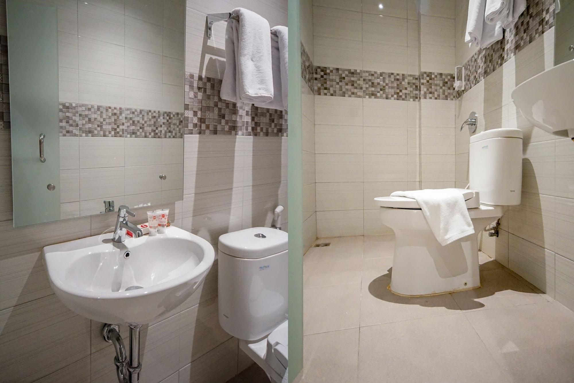Oyo 344 Kr Hotel Palembang Exterior photo