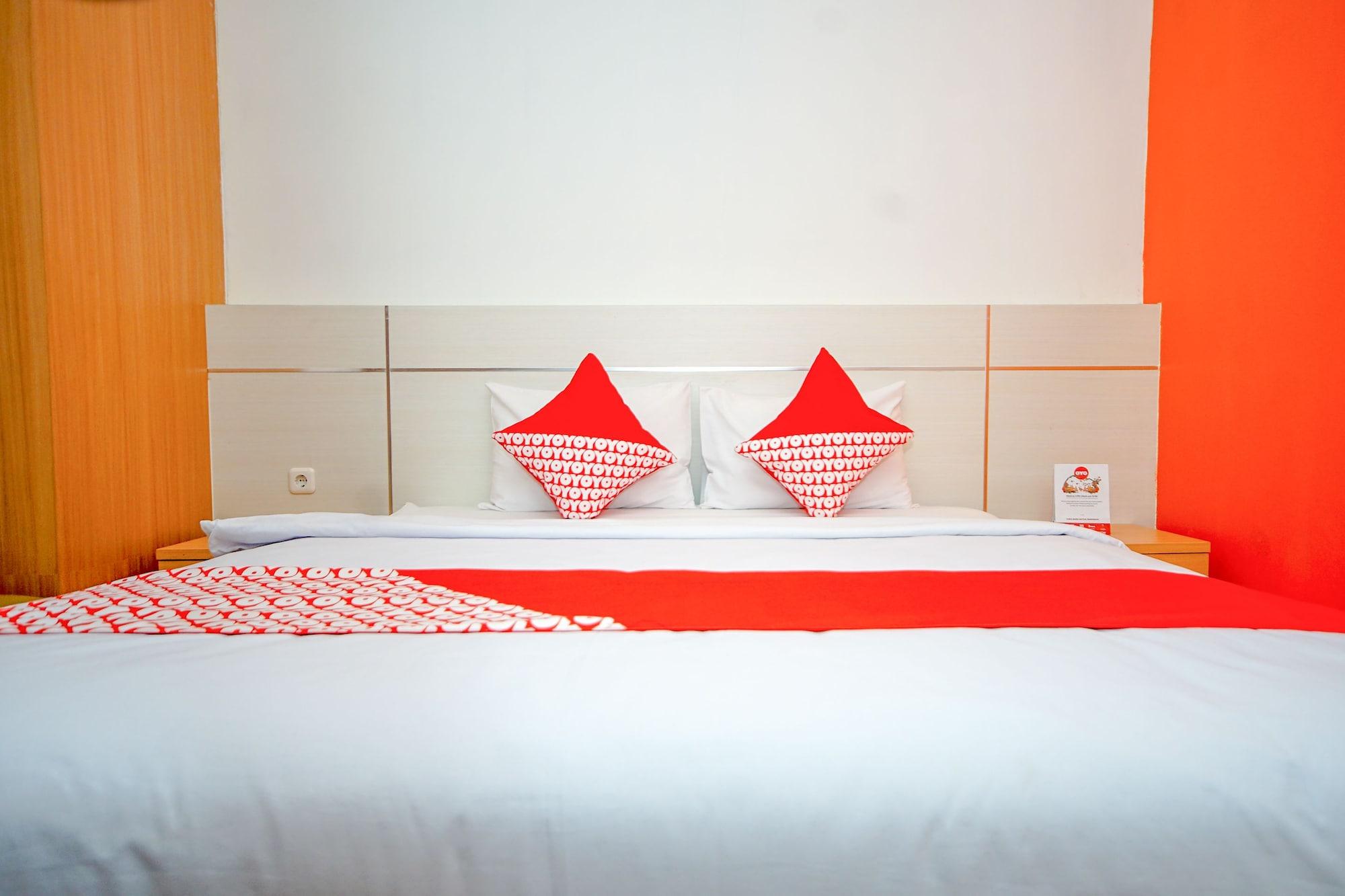 Oyo 344 Kr Hotel Palembang Exterior photo