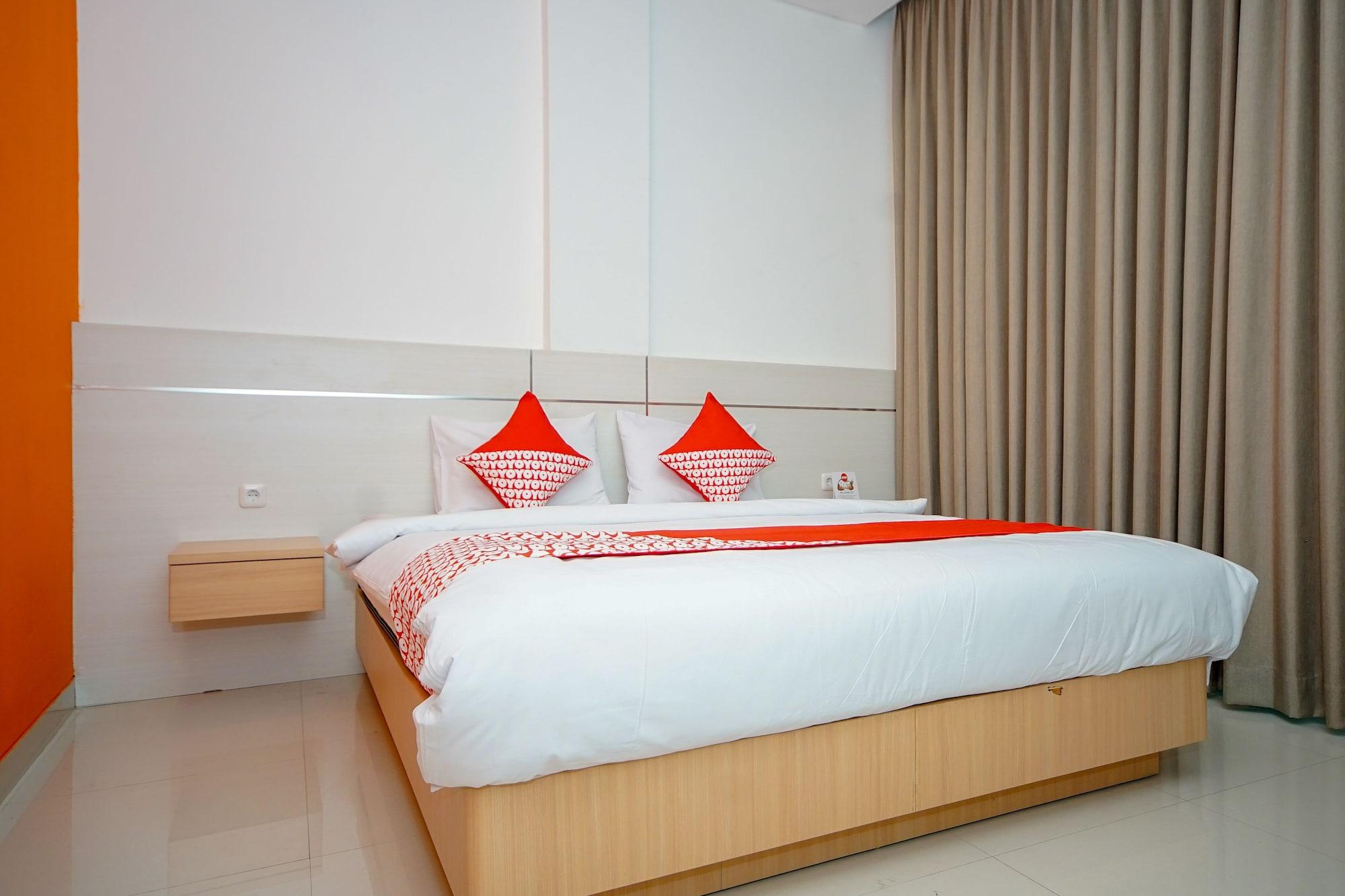 Oyo 344 Kr Hotel Palembang Exterior photo