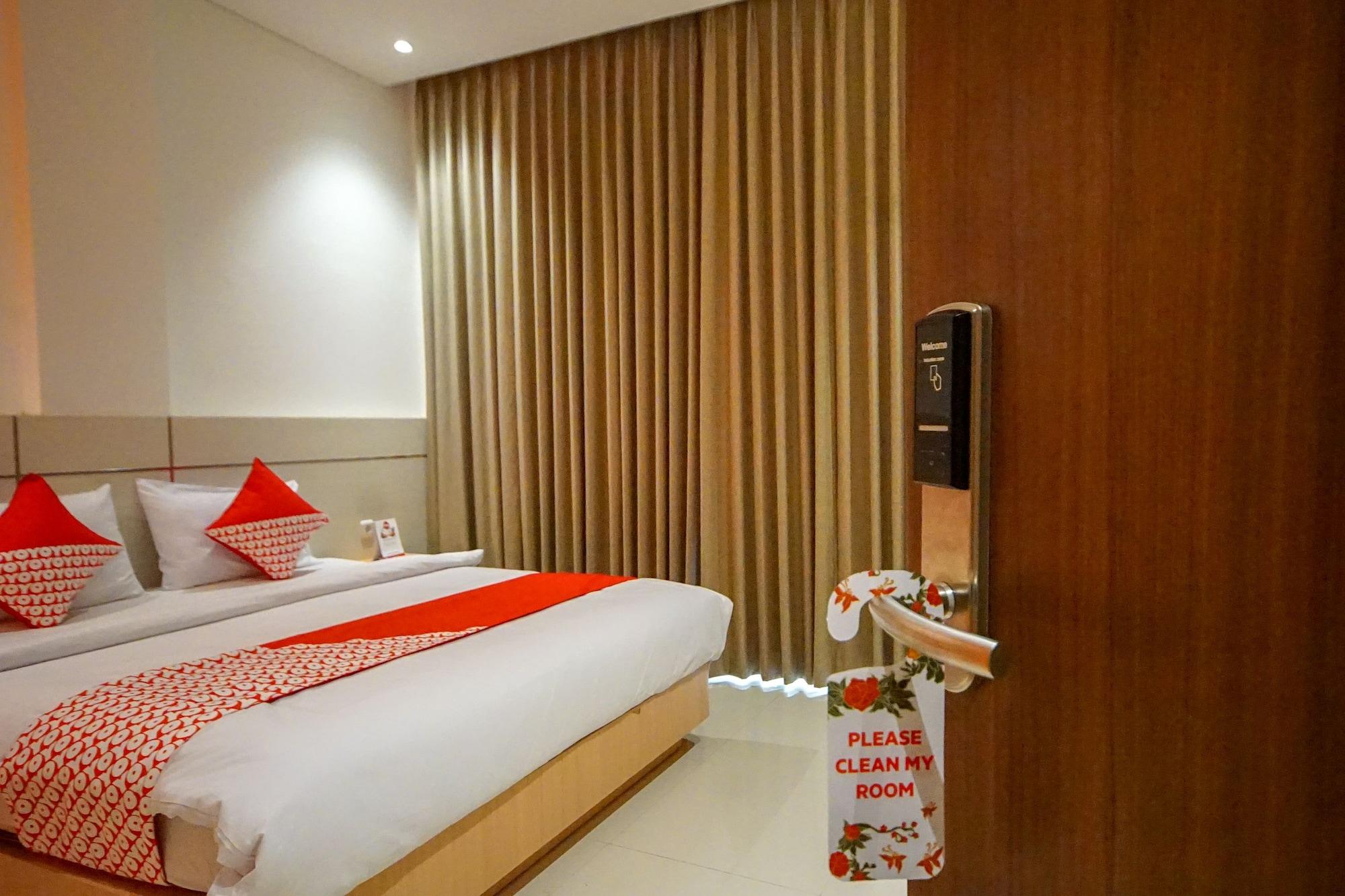 Oyo 344 Kr Hotel Palembang Exterior photo
