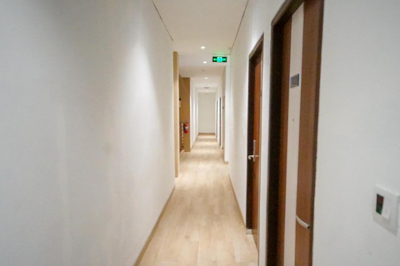 Oyo 344 Kr Hotel Palembang Exterior photo